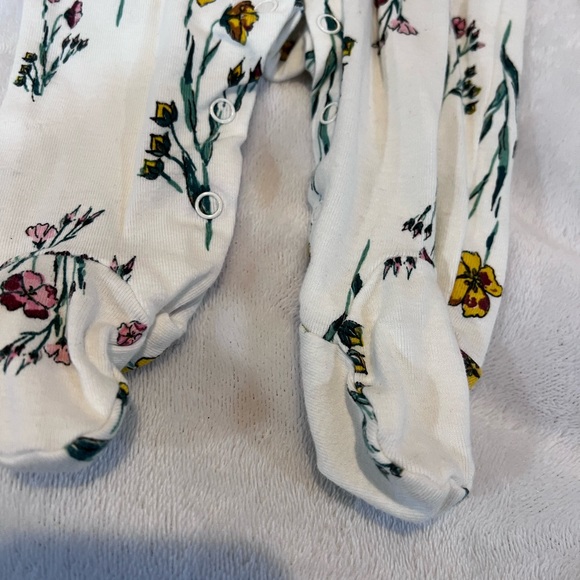 NEW Catherine Malandrino One Piece Baby Pjs with Matching Hat 0-9M - Picture 5 of 7